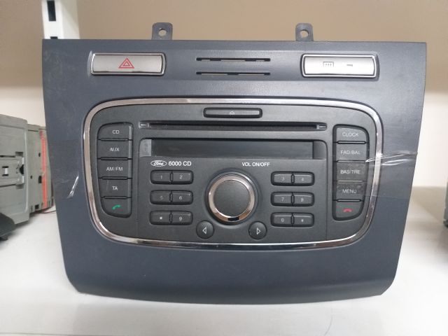 FORD CONNECT ORJİNAL ÇIKMA TEYP VE ÇERCEVESİ